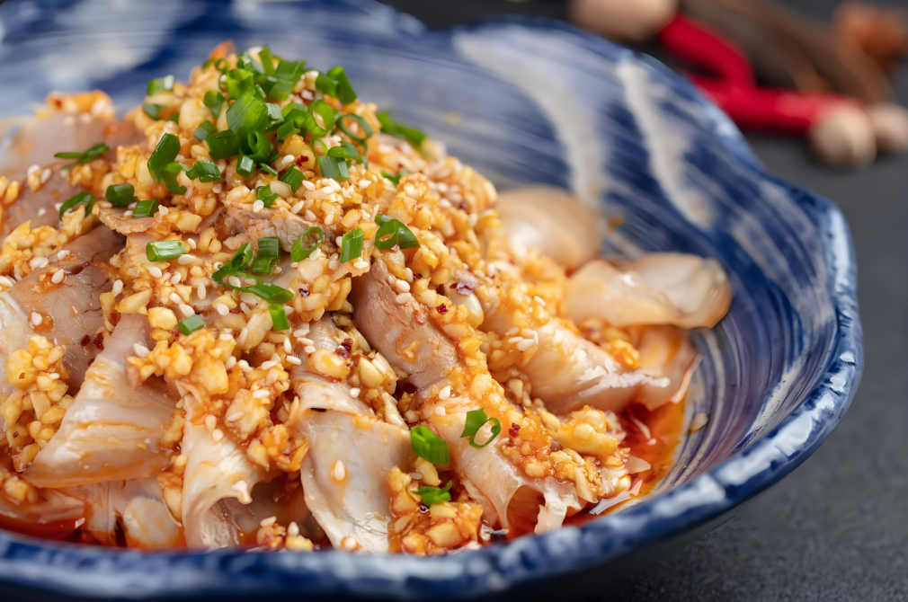 蒜泥白肉 garlic pork slices